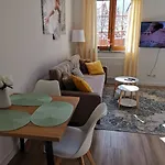 Nad Lomnica شقة
